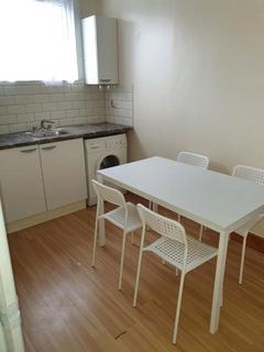 Studio to rent, Belmont Park Road, London E10