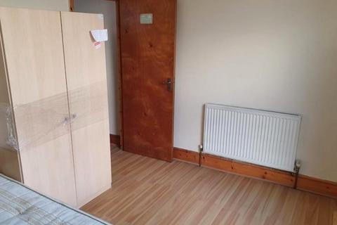 Studio to rent, Belmont Park Road, London E10