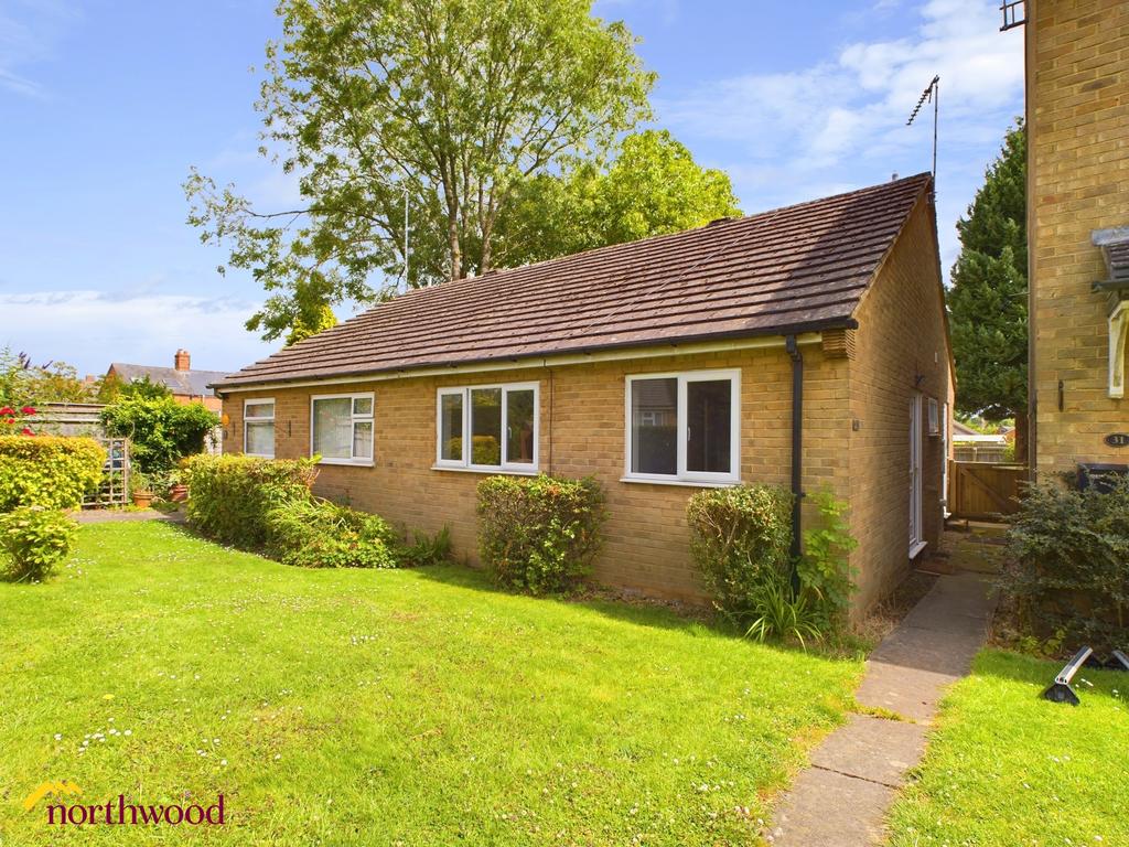 Rectory Road, Hook Norton OX15 2 bed bungalow - £900 pcm (£208 pw)