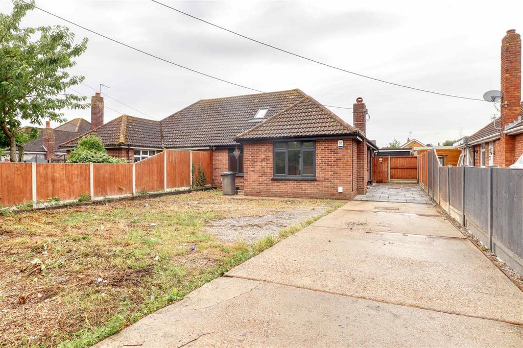 Little Clacton CO16 3 bed bungalow for sale £325,000