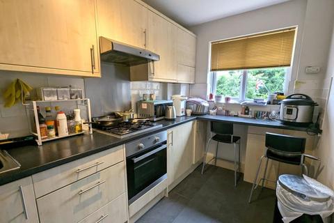 2 bedroom apartment to rent, The Rowans, Woking GU22