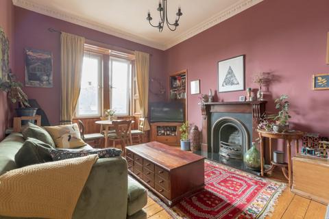 2 bedroom flat for sale, 6/8 Waverley Park, Abbeyhill, Edinburgh, EH8 8EX