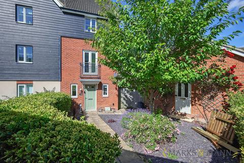 4 bedroom semi-detached house for sale, Guillemot Close, Stowmarket, IP14