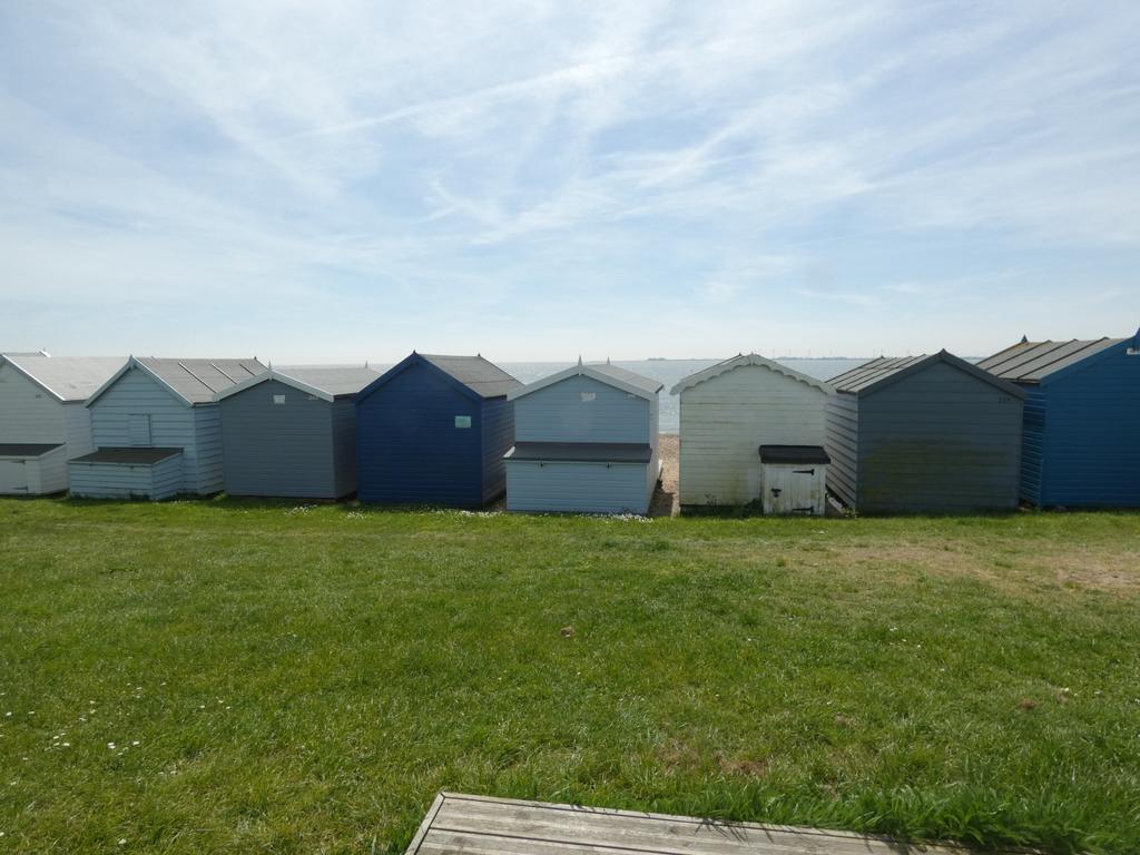 2nd Row Beach Hut