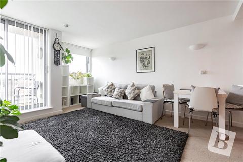 2 bedroom apartment to rent, Mercury Gardens, Romford, RM1
