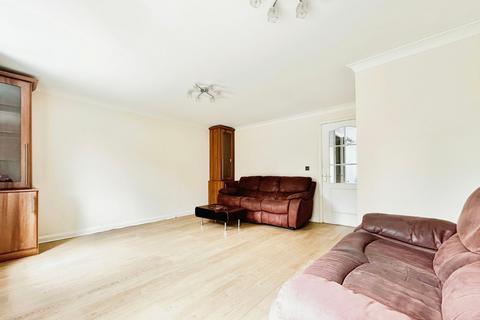 3 bedroom end of terrace house to rent, Dalton Green, Langley SL3