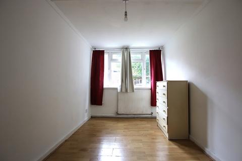 4 bedroom maisonette to rent, Sadler Close, Mitcham, CR4