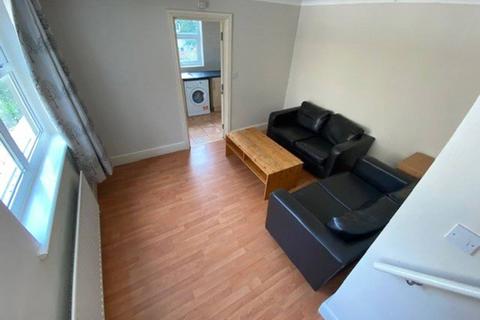 3 bedroom flat to rent, Tooting Bec Road, Tooting Bec, London, SW17