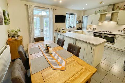 4 bedroom house for sale, Gilwern Close, Chester, Cheshire, CH1