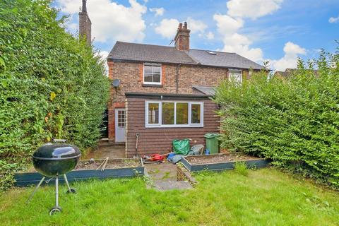 14 Barfields, Bletchingley, Redhill, RH1 4RA