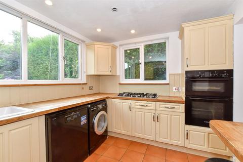 14 Barfields, Bletchingley, Redhill, RH1 4RA