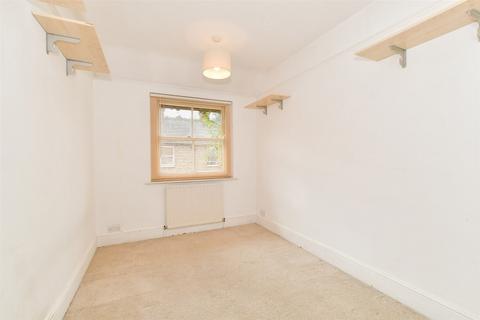 14 Barfields, Bletchingley, Redhill, RH1 4RA