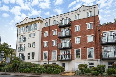 2 bedroom flat to rent, Masons Hill Bromley BR2