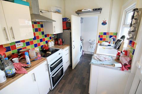 2 bedroom terraced house to rent, Helena Road, Norwich NR2