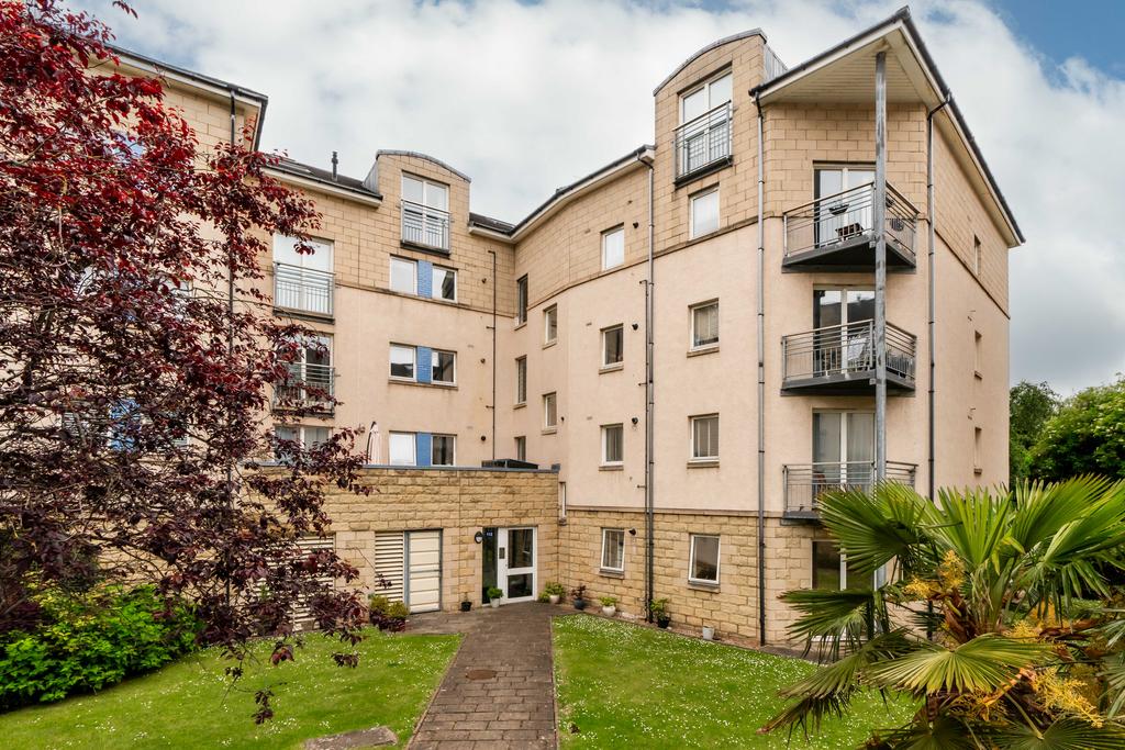 Crewe Road North, Edinburgh EH5 3 bed flat for sale £290,000