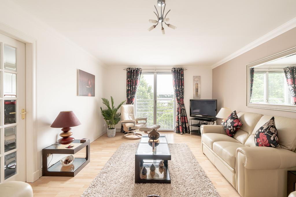 Crewe Road North, Edinburgh EH5 3 bed flat for sale £290,000