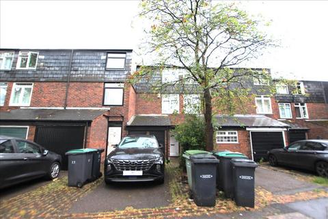 3 bedroom townhouse for sale, Erskine Crescent, Tottenham Hale , London, N17