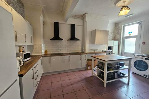 1 bedroom terraced house to rent, Woodborough Road, Nottingham, Nottinghamshire, NG3