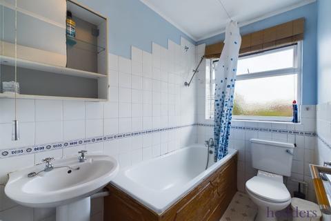 4 Beech Grove, Addlestone, KT15 1QQ