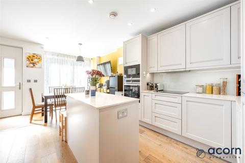 3 bedroom end of terrace house for sale, Thonrey Close, Colindale NW9