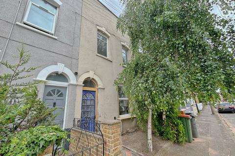 3 bedroom terraced house to rent, Dames Road, London E7