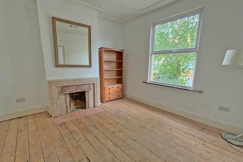 3 bedroom terraced house to rent, Dames Road, London E7