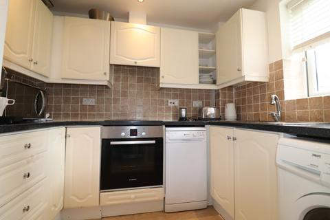 2 bedroom flat to rent, Dolphin Court, Kingsmead Road HP11