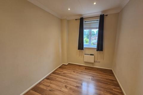 2 bedroom flat to rent, Dolphin Court, Kingsmead Road HP11