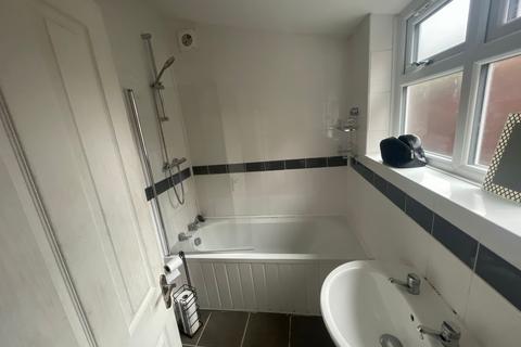 3 bedroom terraced house to rent, Highfield Road, Smethwick B67