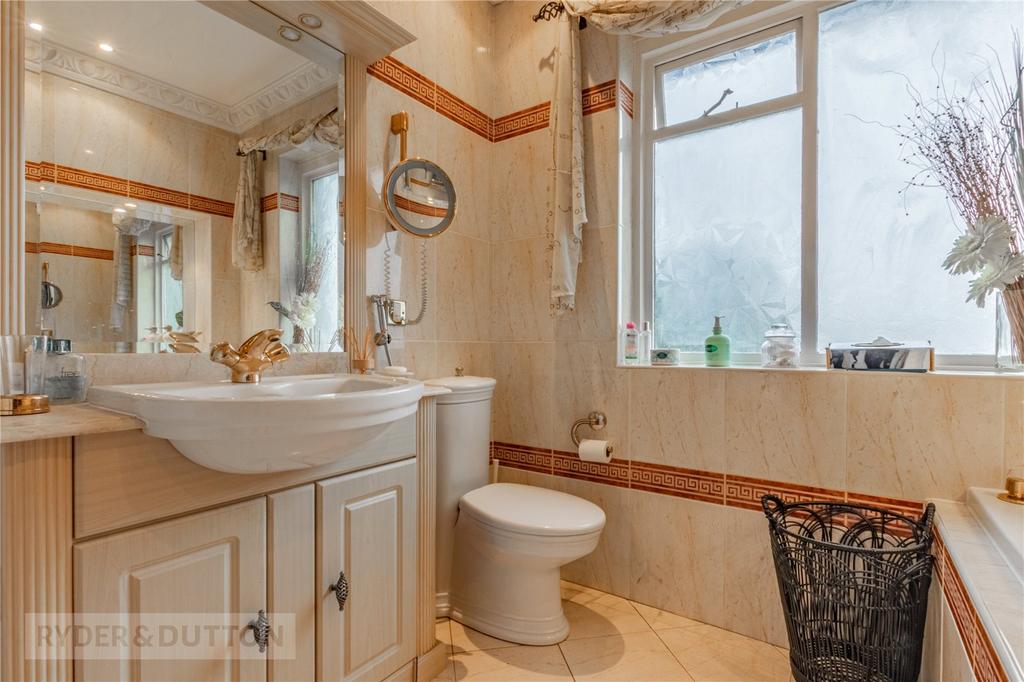 En-Suite Bathroom