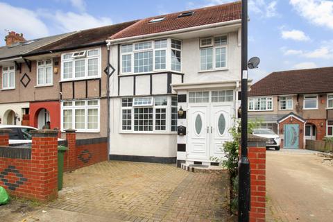 5 bedroom end of terrace house for sale, Churchill Avenue, Uxbridge, Greater London