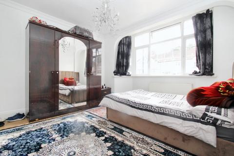 5 bedroom end of terrace house for sale, Churchill Avenue, Uxbridge, Greater London