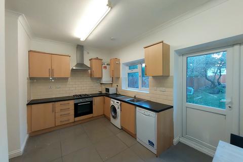 6 bedroom terraced house to rent, 5 Rutland Road,Harrow