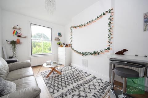 2 bedroom flat for sale, White Hart Lane, N22