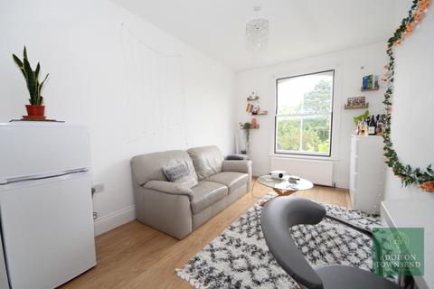 2 bedroom flat for sale, White Hart Lane, N22