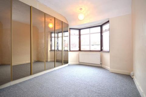 3 bedroom terraced house to rent, Thames Avenue, Perivale, Greenford