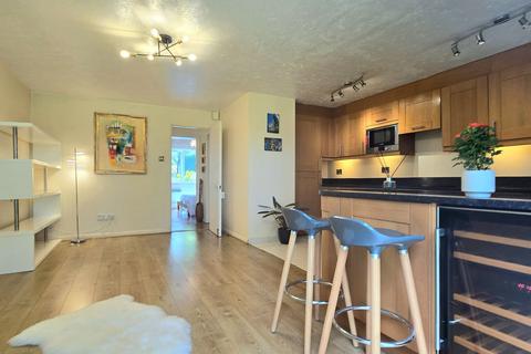 1 bedroom maisonette to rent, Oak Court, Weydon Hill Road, Farnham
