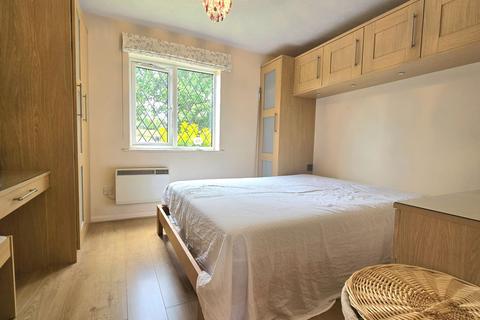 1 bedroom maisonette to rent, Oak Court, Weydon Hill Road, Farnham
