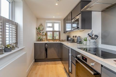 1 bedroom flat for sale, Hill Avenue, Amersham