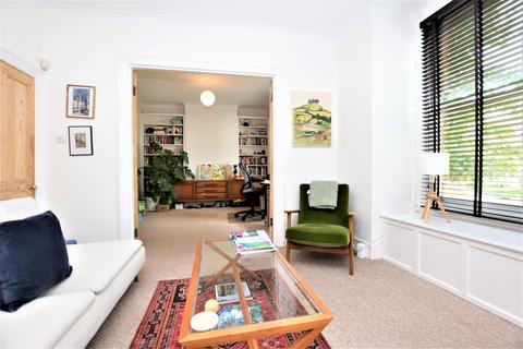 2 bedroom flat to rent, Montem Road Forest Hill SE23