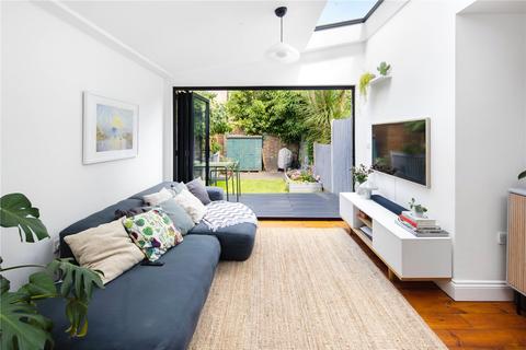 15 Leagrave Street, London, E5 9QX