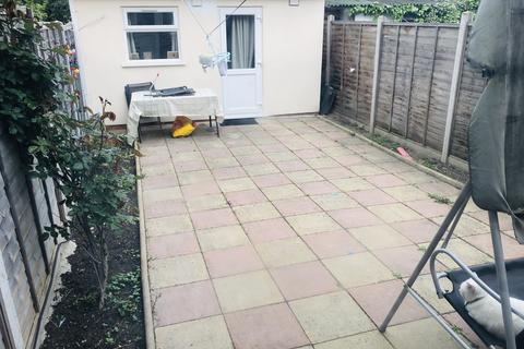 1 bedroom in a house share to rent, BEAUTIFUL DOUBLE ROOM | SINGLE FEMALE  | AVAILABLE  NOW, London E17