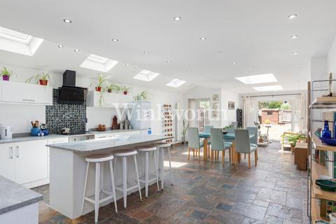 113 Allison Road, London, N8 0AP