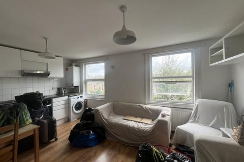 4 bedroom flat to rent, Santley Street, SW4