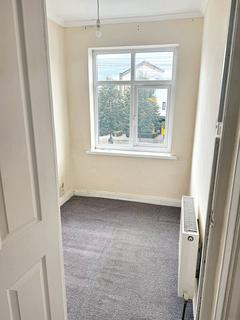 1 bedroom in a house share to rent, Rowan Road, London SW16