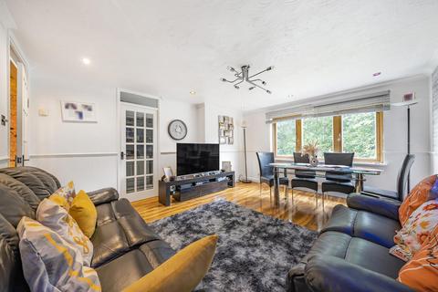 2 bedroom flat for sale, Stoneycroft Close, Lee