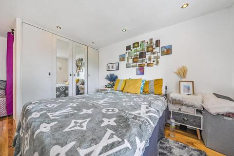 68 Stoneycroft Close, London, SE12 0SL