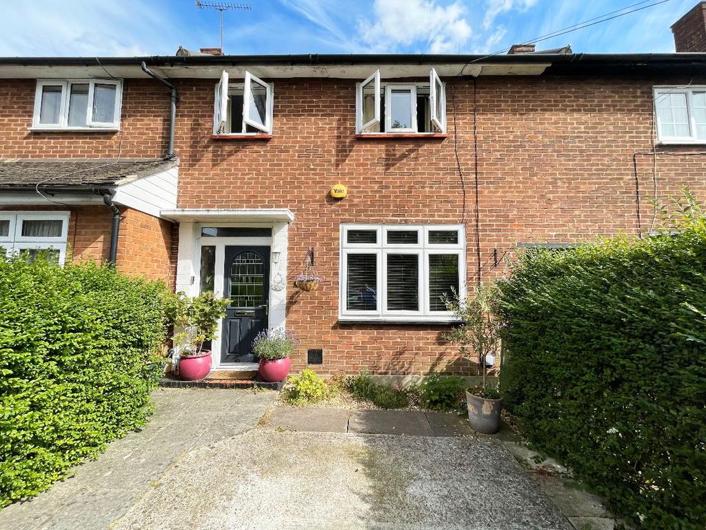 Sedgefield Crescent, Romford 3 bed terraced house to rent £1,700 pcm (£392 pw)