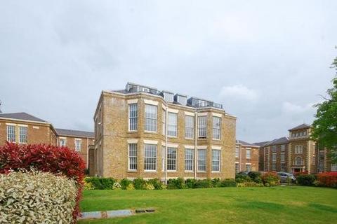 2 bedroom apartment to rent, Princess Park Manor, New Southgate