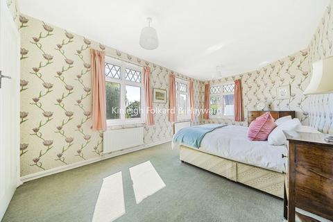 Fircroft Oakwood Close, Chislehurst, BR7 5DD